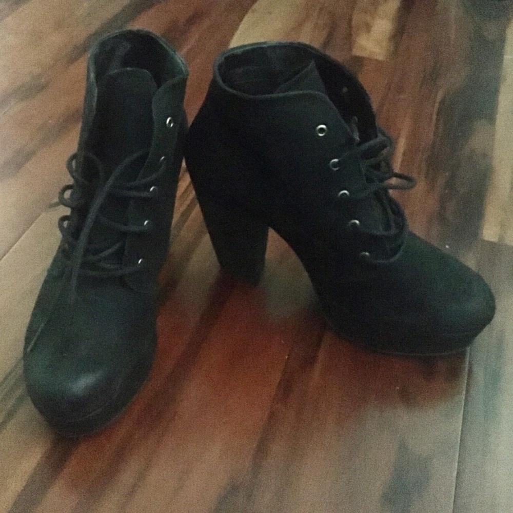 Steve Madden Black Lace up Booties